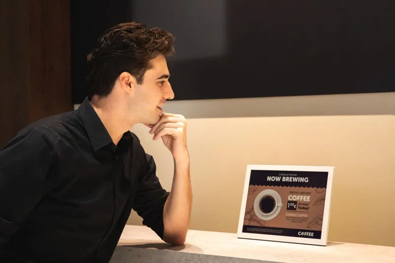 Samsung представила первый в мире дисплей на цветных электронных чернилах E-Ink в корпусе из фитопланктона