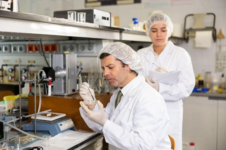 ����� ������� ������������ � ��������� ������ 2800 ���, �������� ������