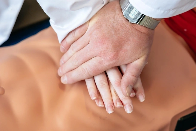 Опытные наставники помогут студентам медколледжей Москвы освоить профессию