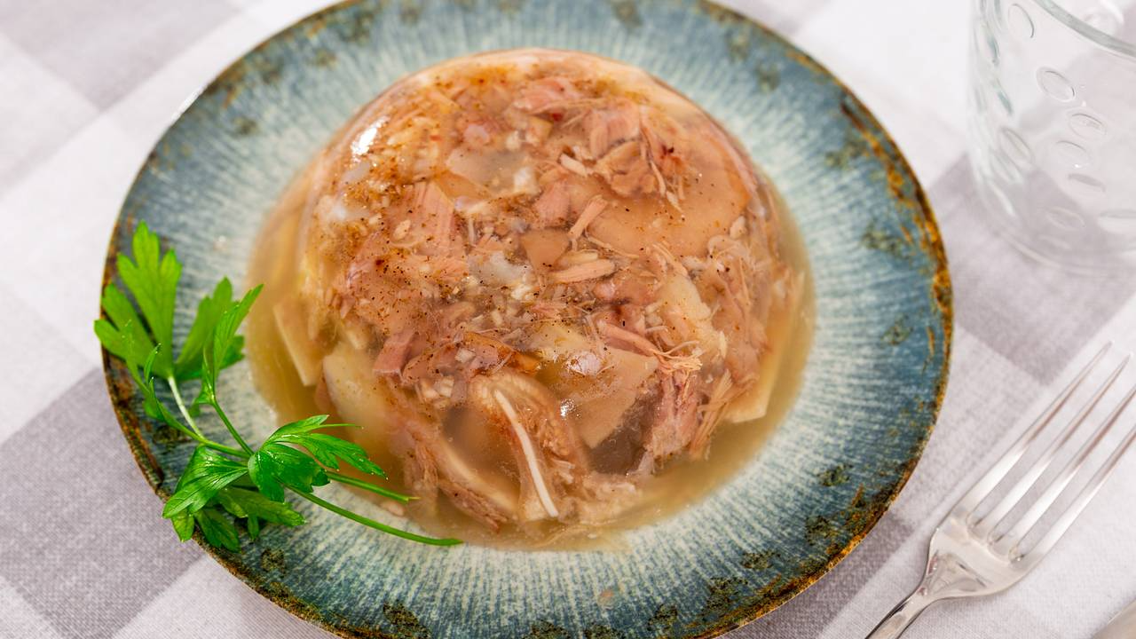 Диетолог раскрыла самый полезный рецепт холодца