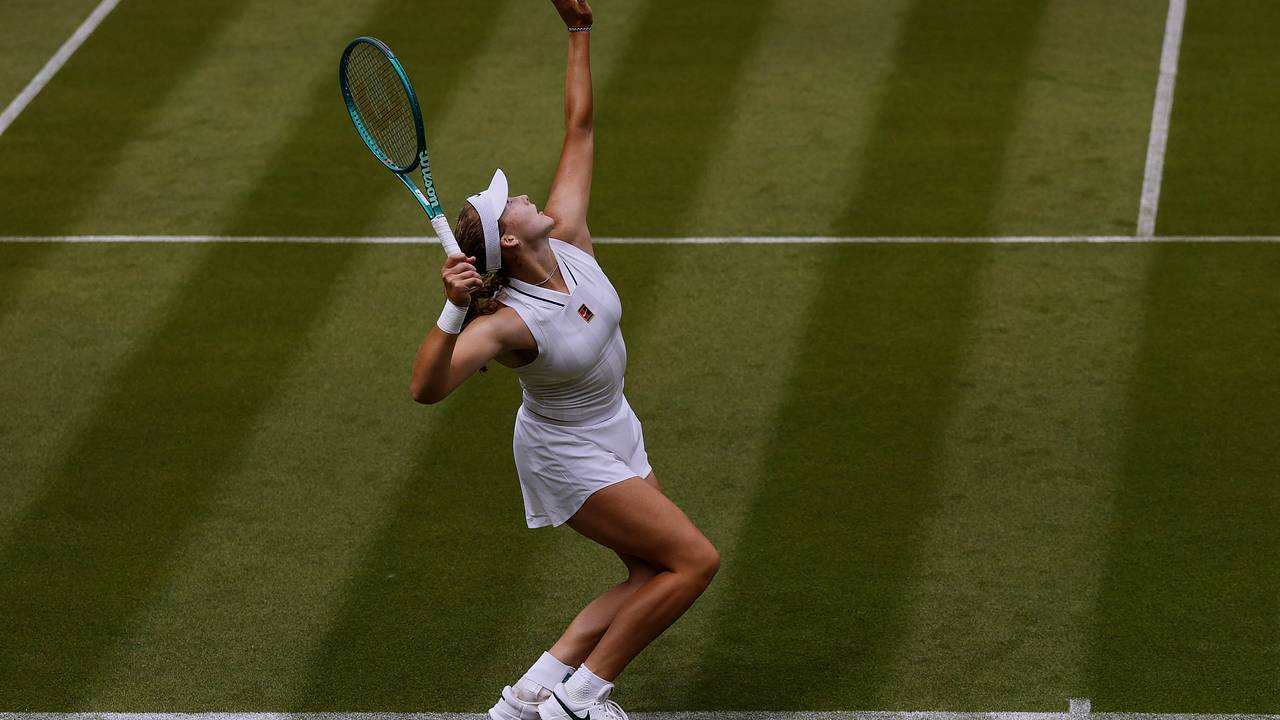 Андреева сохранила лидерство в чемпионской гонке WTA
