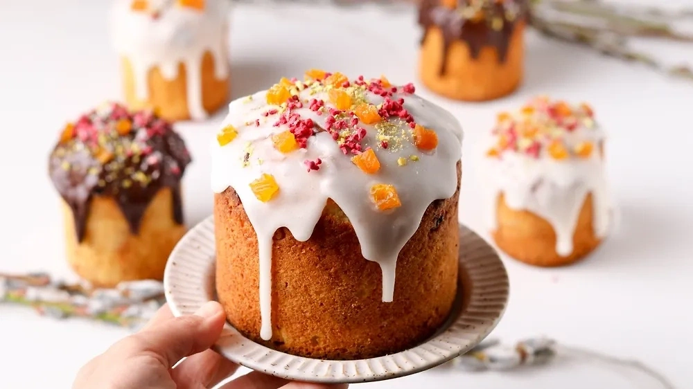 Диетолог рассказала, сколько шапочки кулича можно съесть без вреда для здоровья