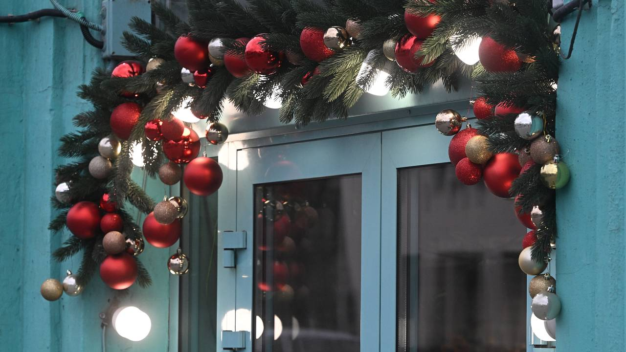 Москву начали украшать к Новому Году