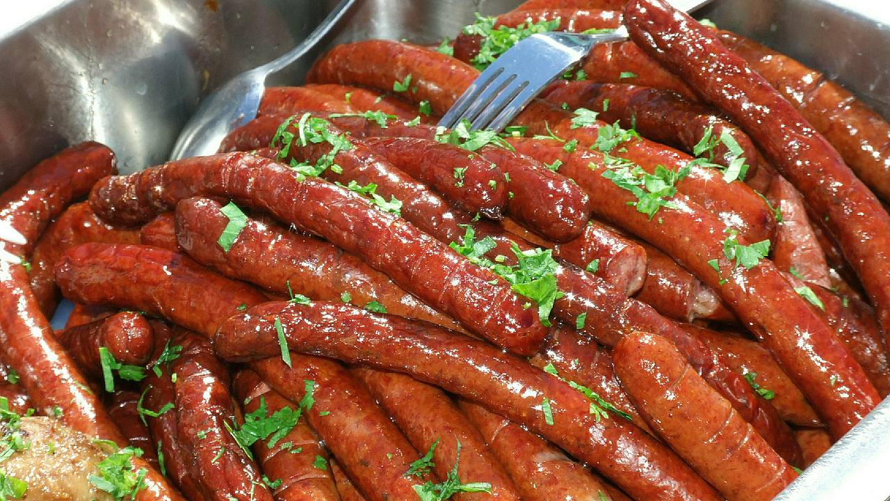 Врач назвала самый нежелательный для регулярного употребления вид колбасы