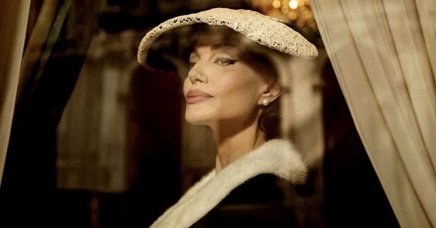 Анджелина Джоли исполнит роль оперной певицы Марии Каллас. Смотрим первые кадры