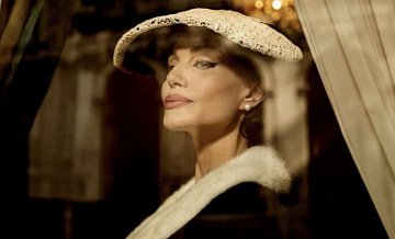 Анджелина Джоли исполнит роль оперной певицы Марии Каллас. Смотрим первые кадры